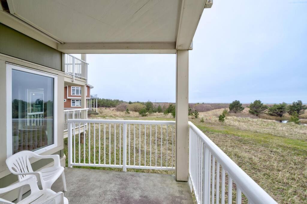 Beach Please-Updated Home With Ocean Views Long Beach Luaran gambar