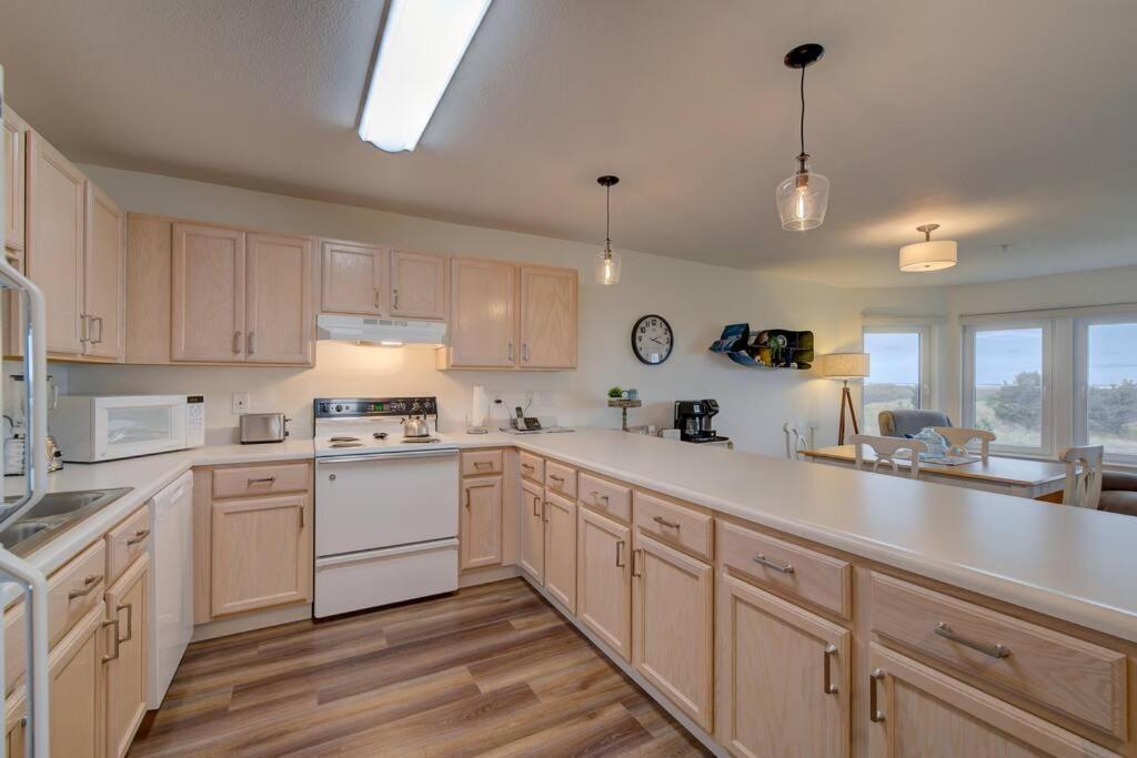 Beach Please-Updated Home With Ocean Views Long Beach Luaran gambar